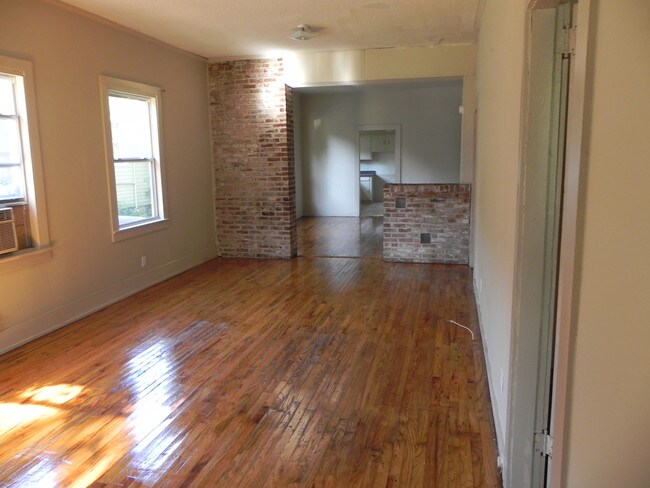 Photo - 354 Charles St