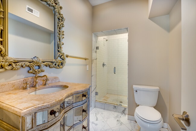 Photo - 1701 Westport Rd