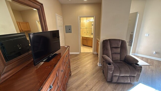 Photo - 8294 Mulligan Cir Unidad B