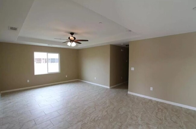 Photo - 909 Gladys Way