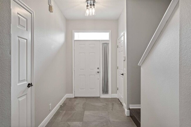 Photo - 739 Vallance Way NE