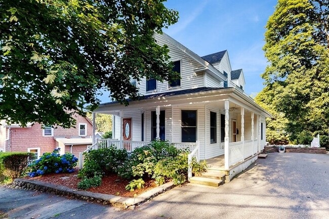 Building Photo - 14 Chestnut St