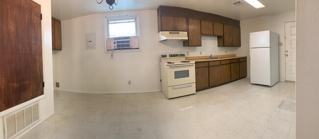 Photo - 1120 N Oak St