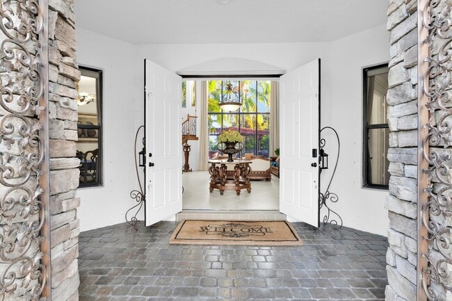 Photo - 10703 Versailles Blvd