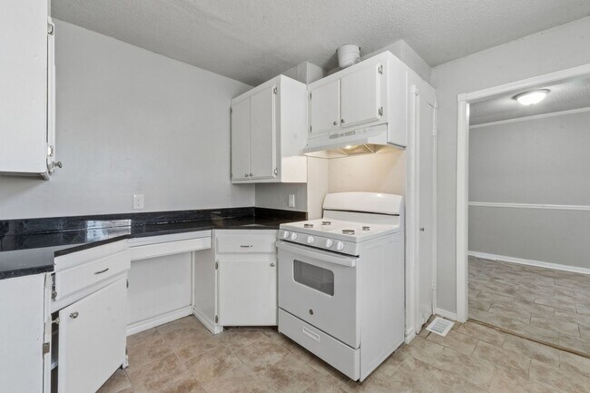 Photo - 224 E Myrtle Ln