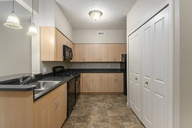 Photo - Lynbrook Apartments and Townhomes