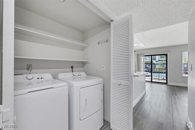Building Photo - 1575 W Warm Springs Rd Unit 213 Rental