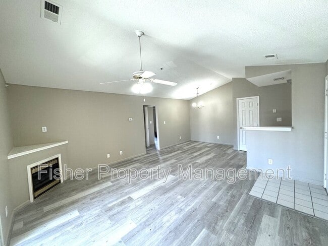 Photo - 830 Brassie Ln Unidad APT J