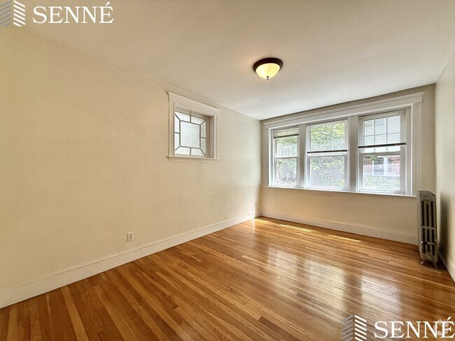 Building Photo - 1707 Cambridge St Unit 3 Rental