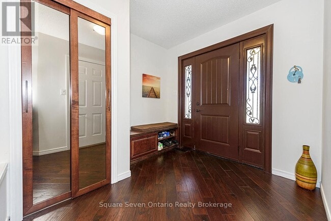 Photo - 635 Commonwealth Crescent