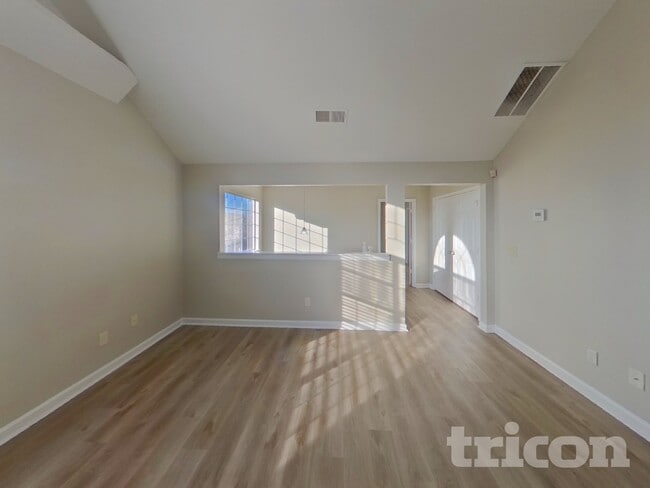 Photo - 868 Asbury Way