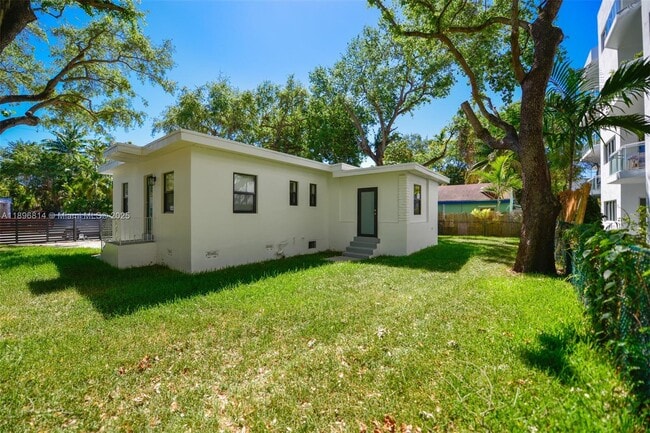 Photo - 655 NE 62nd St