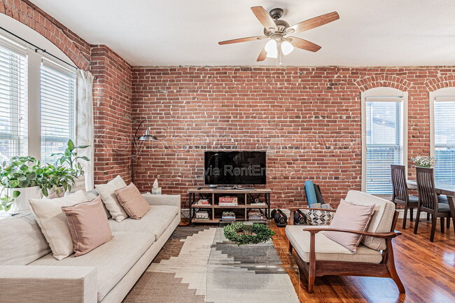 Photo - 3033 Welton St