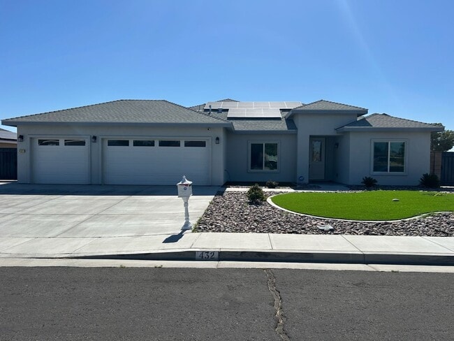 Building Photo - Please contact Vaughn Realty to set up an appointment, 760-446-6561