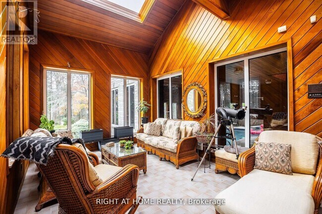 Photo - 38 Sugarbush Ct