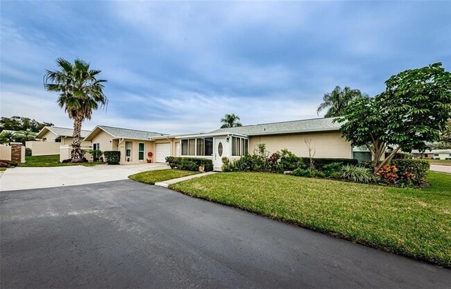 2739 Sherbrooke Ln