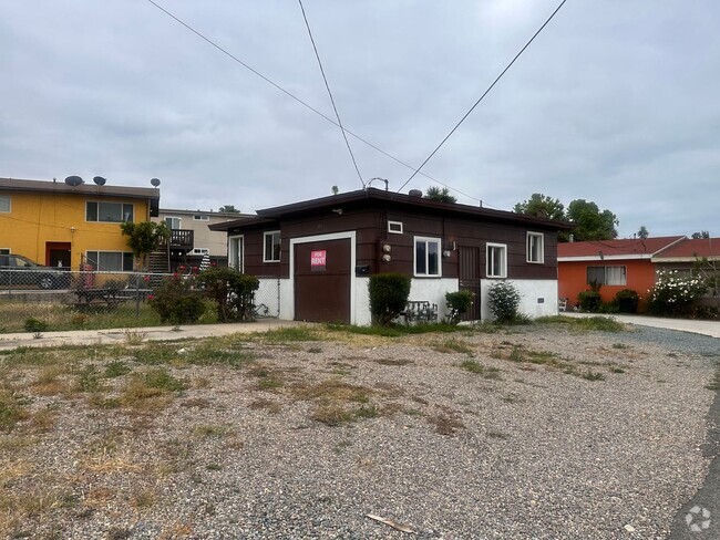 Building Photo - 2 Bedroom, 2 BA house for Rent in National...