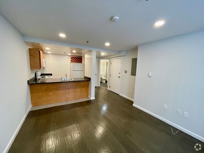 Building Photo - FENWAY STUDIO WITH LAUNDRY IN UNIT AVAILAB... Rental