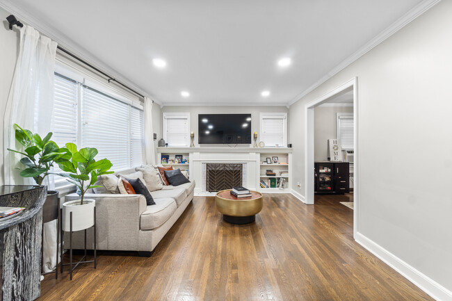 Living Room - 246 Woodmont Rd Casa