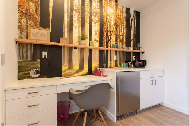 Desk, Storage, Mini-Fridge, Microwave - 1518 Blandena N St Unit Studio #1
