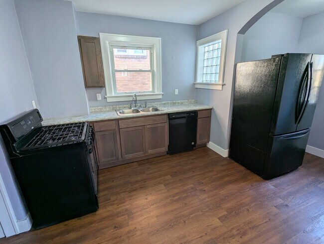 Photo - 3 Bedroom 1.5 Bathroom House (Greenfield)