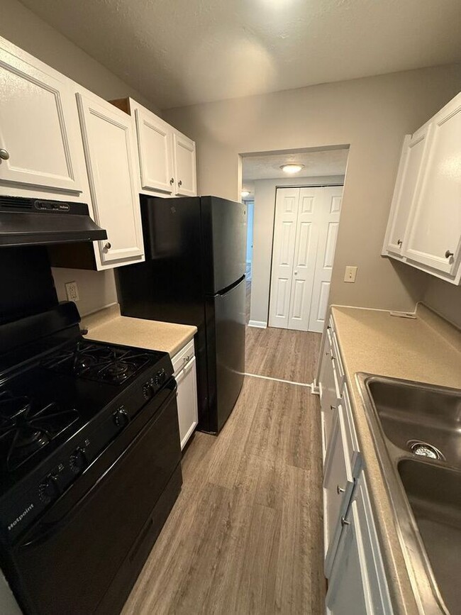 Building Photo - 2082 Fairmont Ct Unit 20