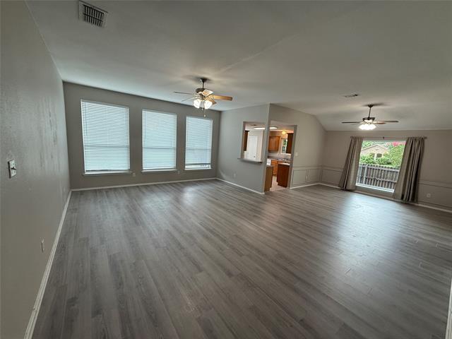 Photo - 527 E Oak St