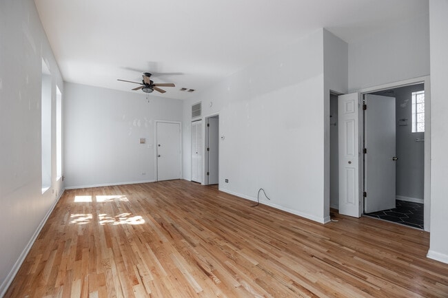 Photo - 2736 W Chicago Ave Unit 1R