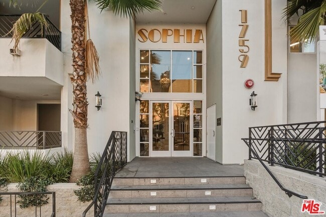 Photo - 1759 N Gower St Unit 404