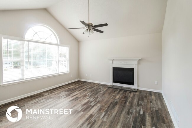 Photo - 406 Meuse Way
