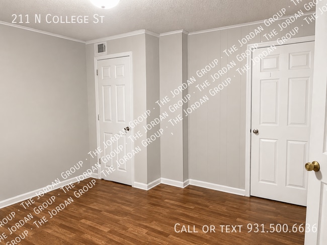 Photo - 211 N College St