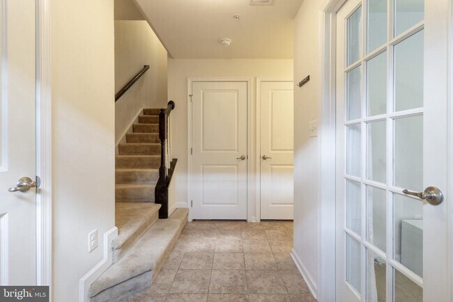 Photo - 4658 Hudson St