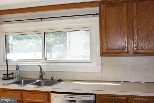 Photo - 545 Northbrook Rd