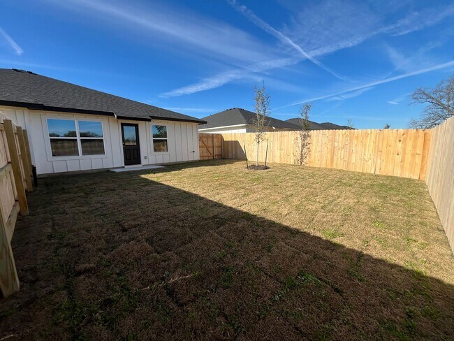 Photo - 912 Wax Myrtle Ct Unidad A-STILL OCCUPIED BY RESIDENT