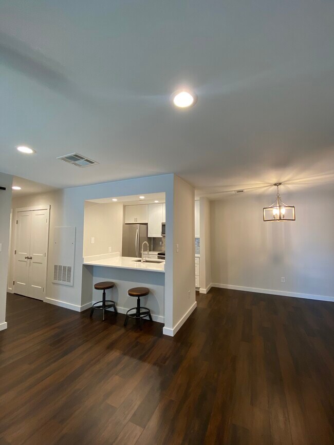 Photo - 1202 Thorpe Ln Unidad 709