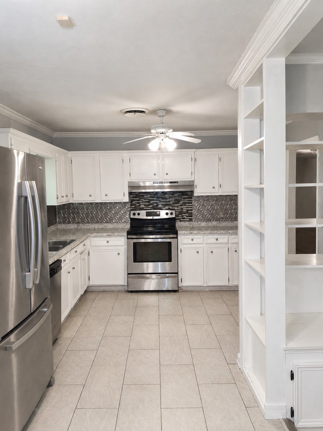 Photo - Beautiful 3BR/2BA Home with Large Yard & Outdoor Deck | Northeast Jackson