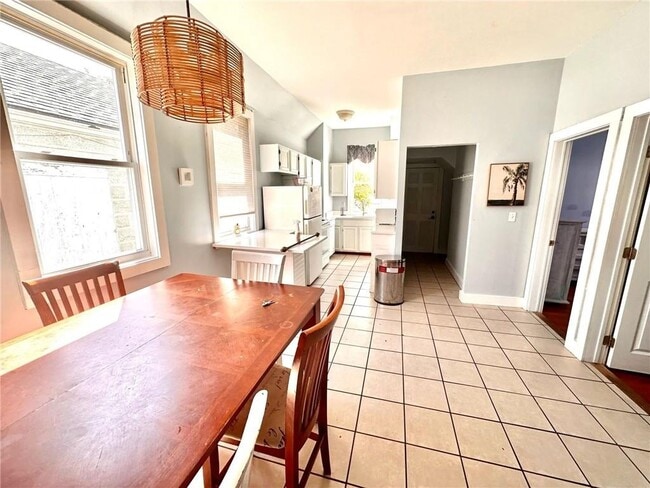 Photo - 693 Thames St Unit 1