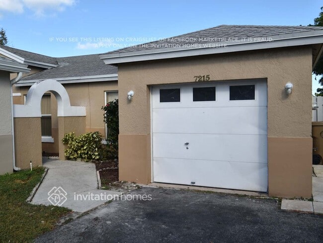 Building Photo - 7215 SW 42nd Ct