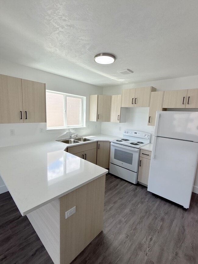 Building Photo - 721 20th St Unit 3