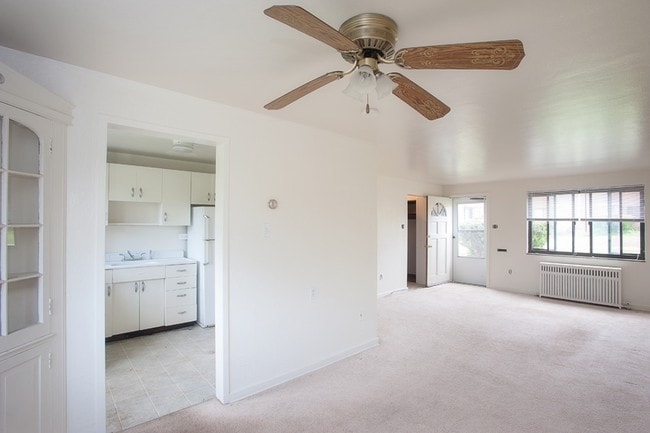 Living Area - Hoodridge Court Apartments and Townhomes
