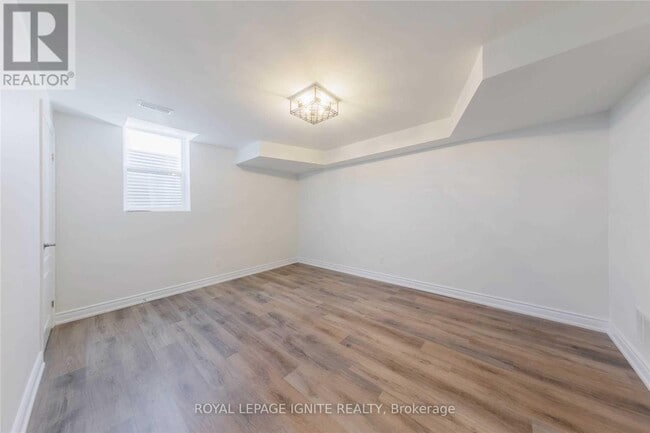 Photo - 234 Crombie St