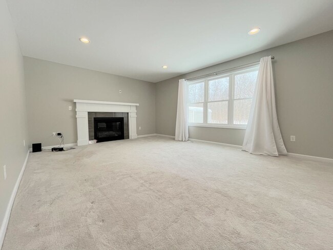 Photo - Stunning 4-Bed Single-Family Home For Rent in Amherst - Cherry Laurel Lane