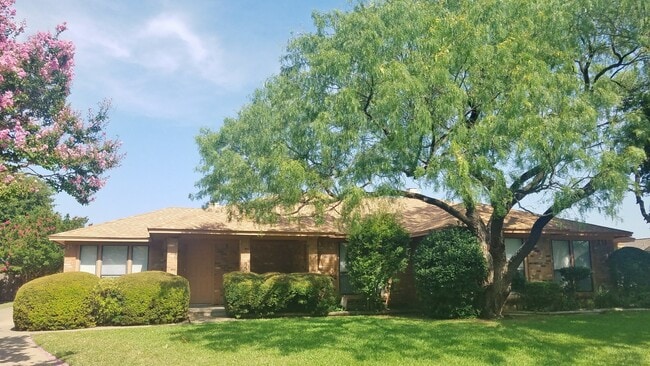Spacious, Remodeled Duplex Unit Near Hulen... - Spacious, Remodeled Duplex House Unit Near Hulen...