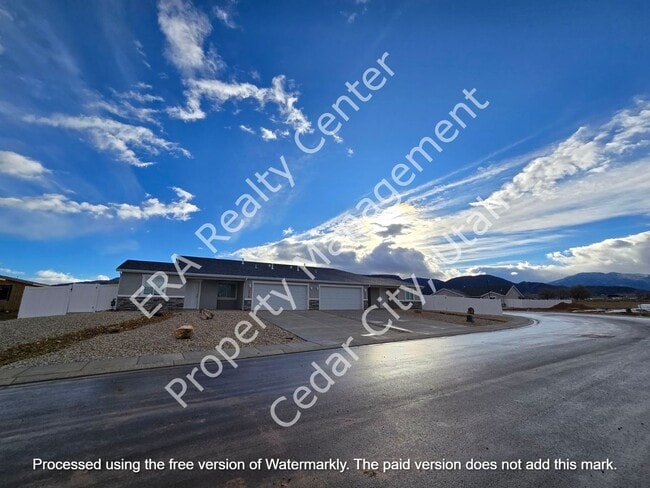 Building Photo - 45 Spanish Trail Dr