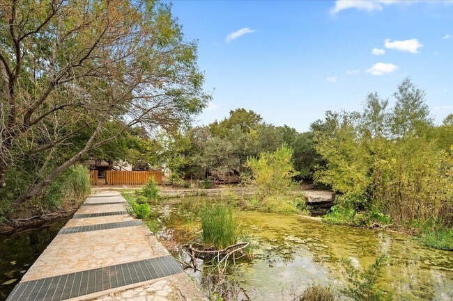 Photo - 220 Sailmaster St Unit A