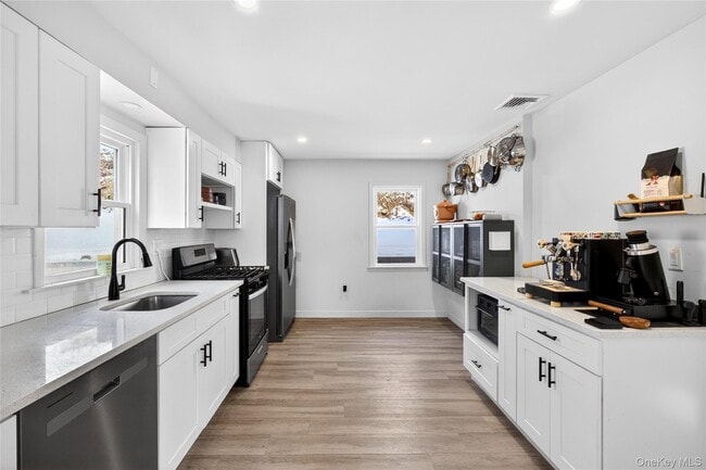 Photo - 139 S Kensico Ave