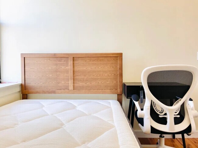 Photo - Furnished room/NOT APARTMENT Unit 8