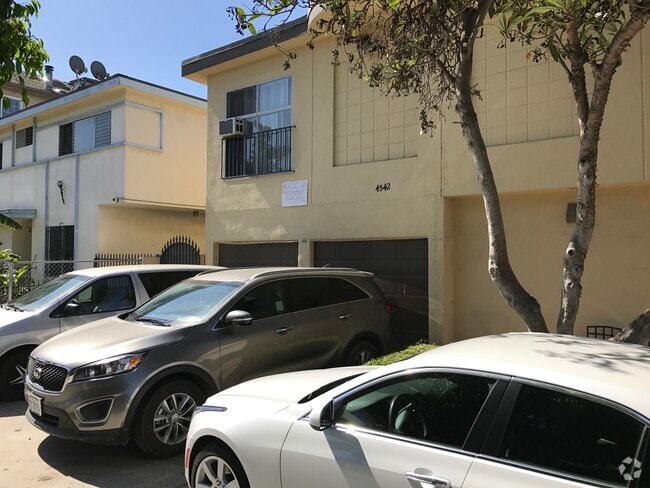 Building Photo - 4542 W 17th St Unit 7 Rental