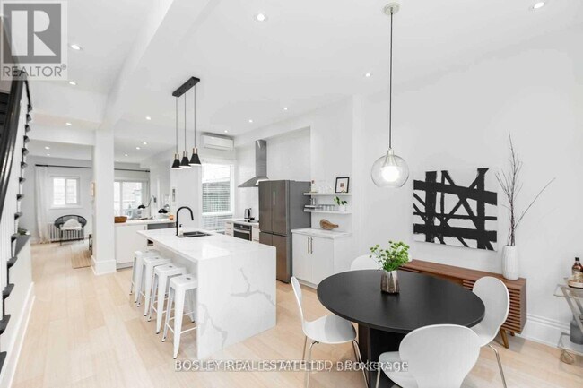 Photo - 443 Shuter St