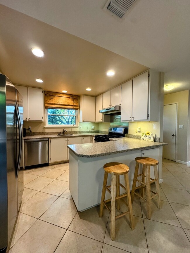 Photo - Charming , Spacious House for Rent in Rocklin